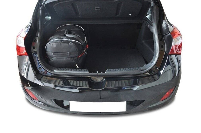 HYUNDAI i30 HATCHBACK 2012-2016 KOFFERTASSENSET 3 ST.